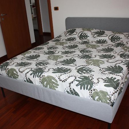 Elegante Appartamento Trilocale Milánó Kültér fotó